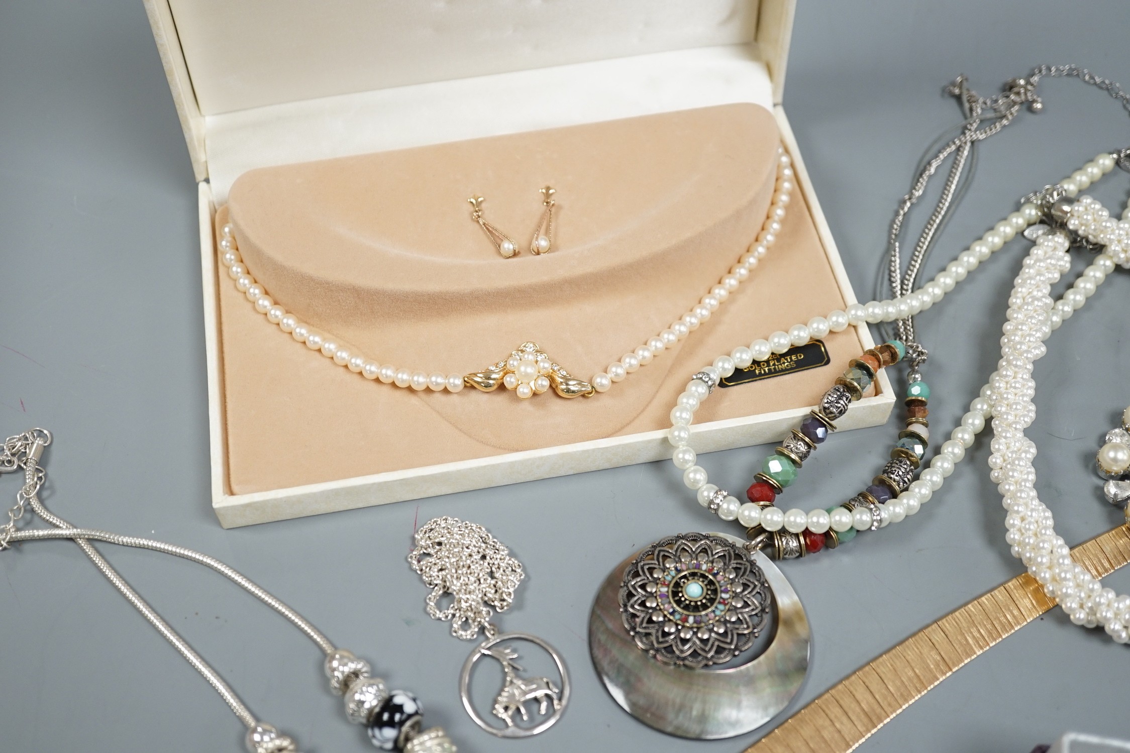 A quantity of assorted mainly modern costume jewellery and a group of coins including commemorative.